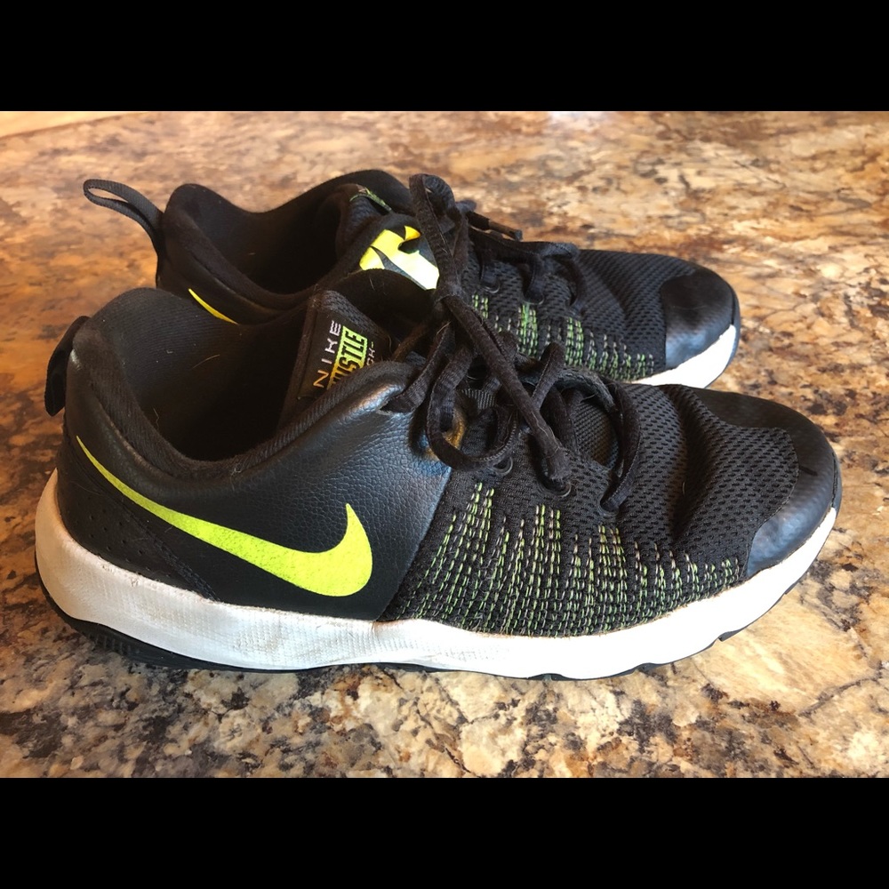 Boys size 6 Nike sneakers